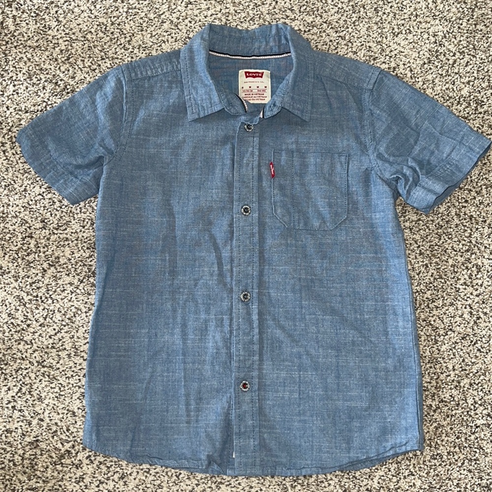 Levi’s boys 6/M button down chambray shirt